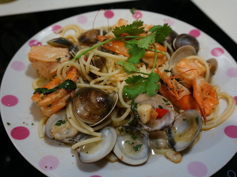 鲑鱼海鲜义大利面的做法