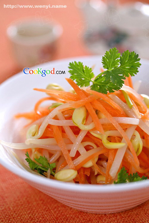 炝拌黄豆芽的做法