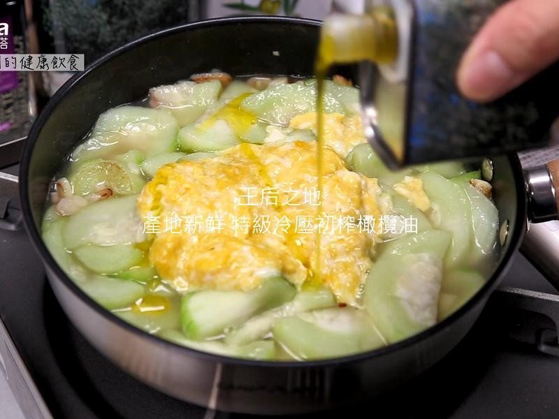 橄榄油丝瓜滑蛋的做法