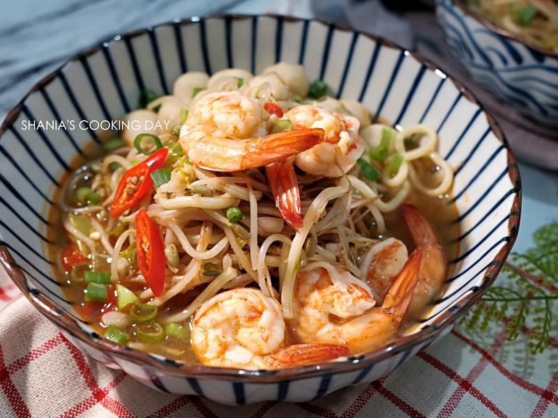 香蒜葱辣鲜虾面的做法