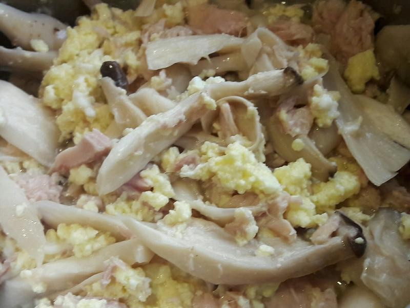 鲔鱼杏鲍菇炒蛋的做法