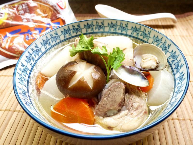 萝卜香菇鸡汤-电锅版的做法