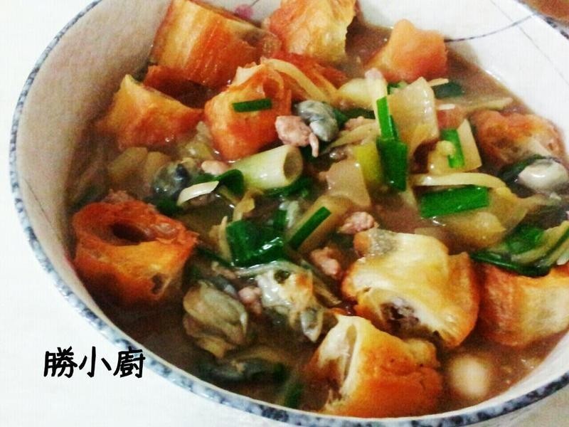 【健康厨房 黄金大厨10分钟出年菜】油条鲜蚵的做法