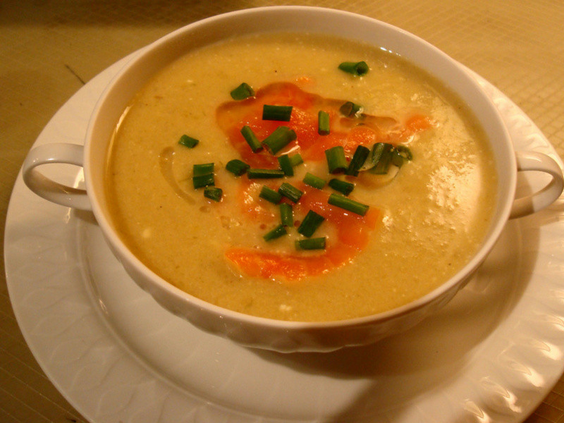 Lili@浓郁青蒜鲑鱼汤的做法