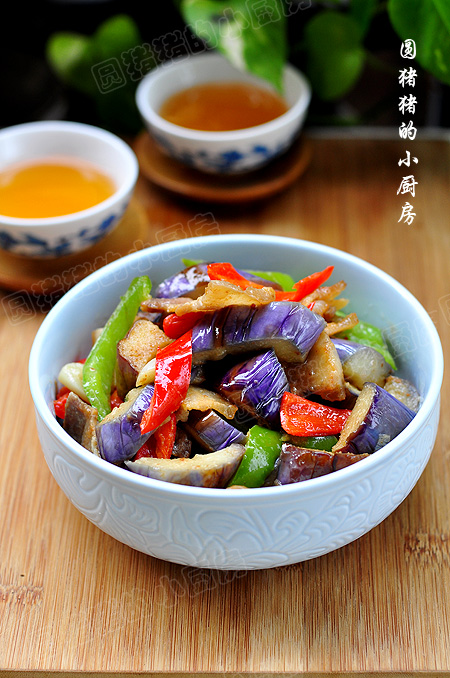 味增茄烧肉片——如何让茄子不吃油?的做法