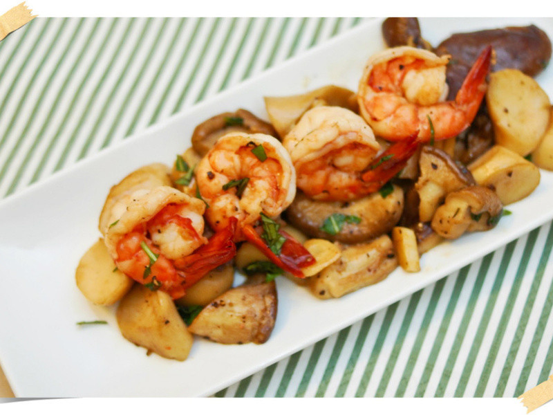 简单又开胃! 义式鲜虾综合炒菇的做法