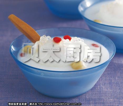 西米窝蛋莲子汤的做法