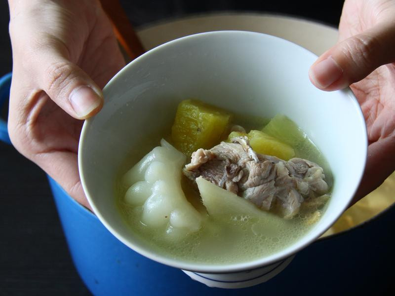 酸甜凤梨苦瓜鸡汤的做法