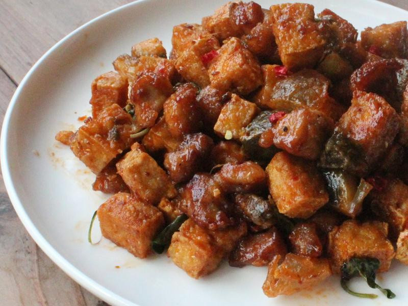 辣味皮蛋臭豆腐鸡米花的做法