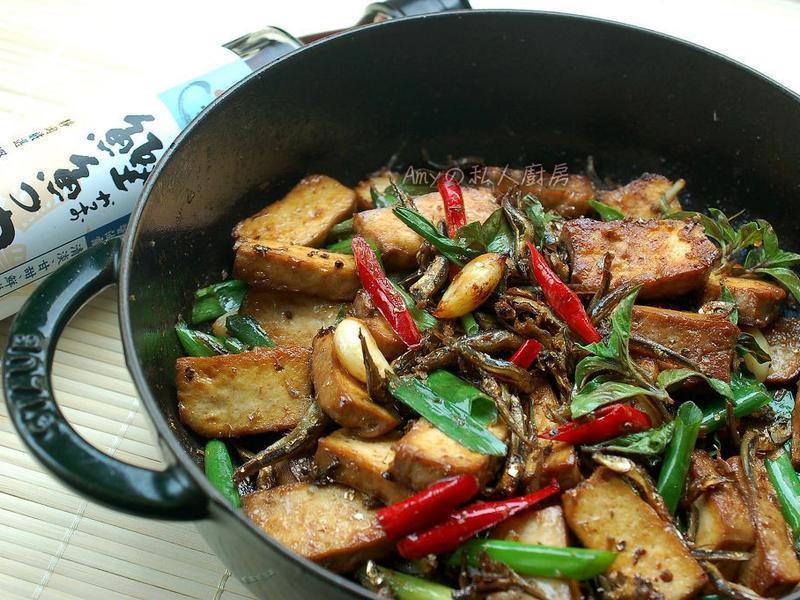 「丁香小鱼炒豆干」的做法