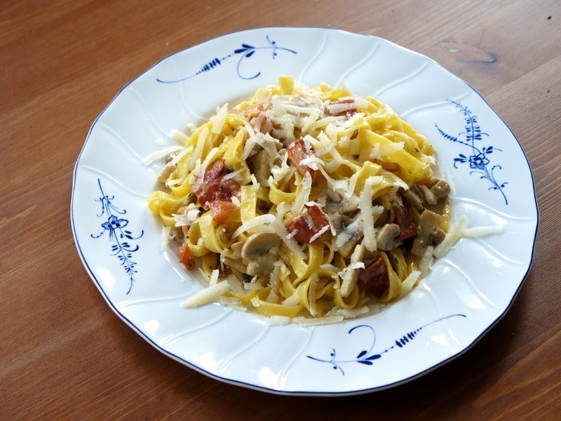 培根蘑菇白酱义大利面的做法