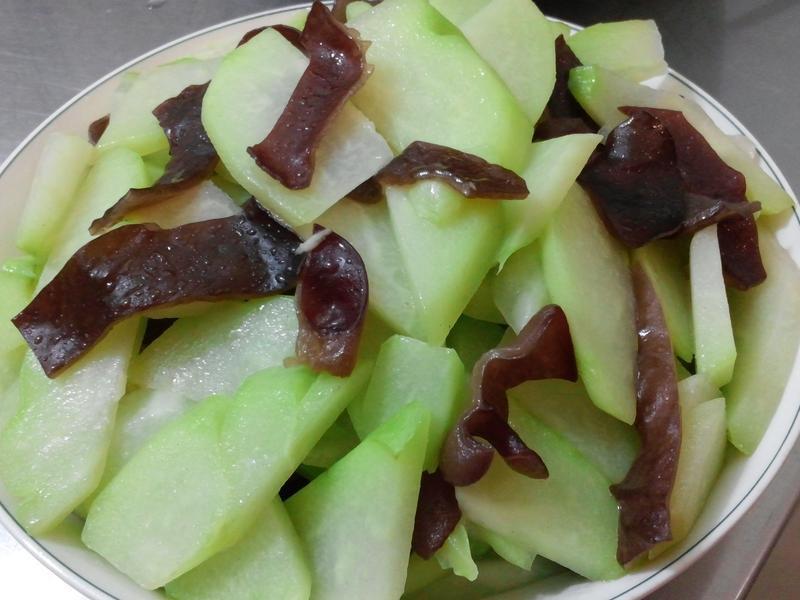 佛手瓜烩黑木耳的做法