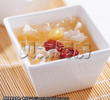 红枣银杏炖雪耳的做法