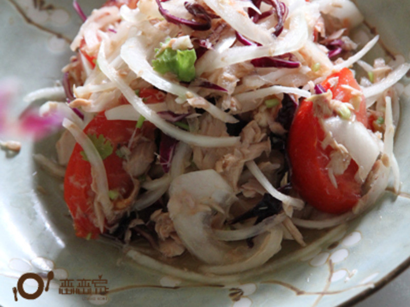 冰镇鲔鱼洋葱蕃茄沙拉的做法