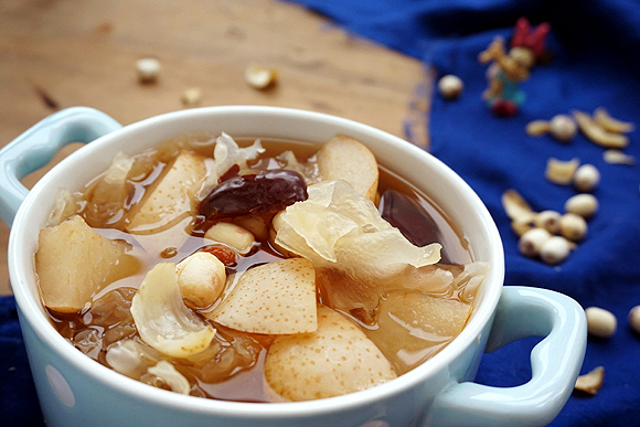 养颜润肺百合莲子银耳汤的做法