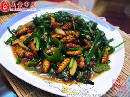 韭菜炒蚕蛹的做法