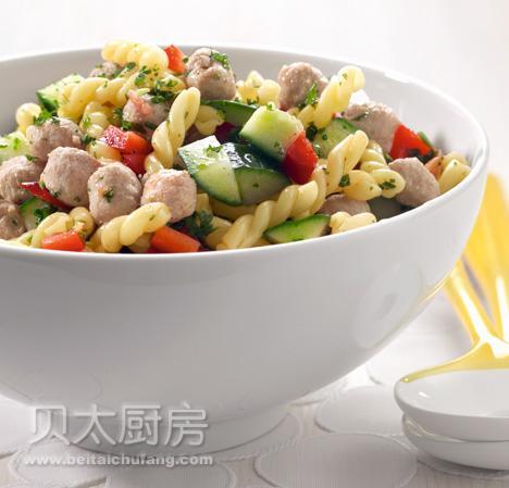 意面沙拉配牛肉丸的做法