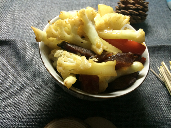 菜花炒腊肠---抗衰老类食谱的做法