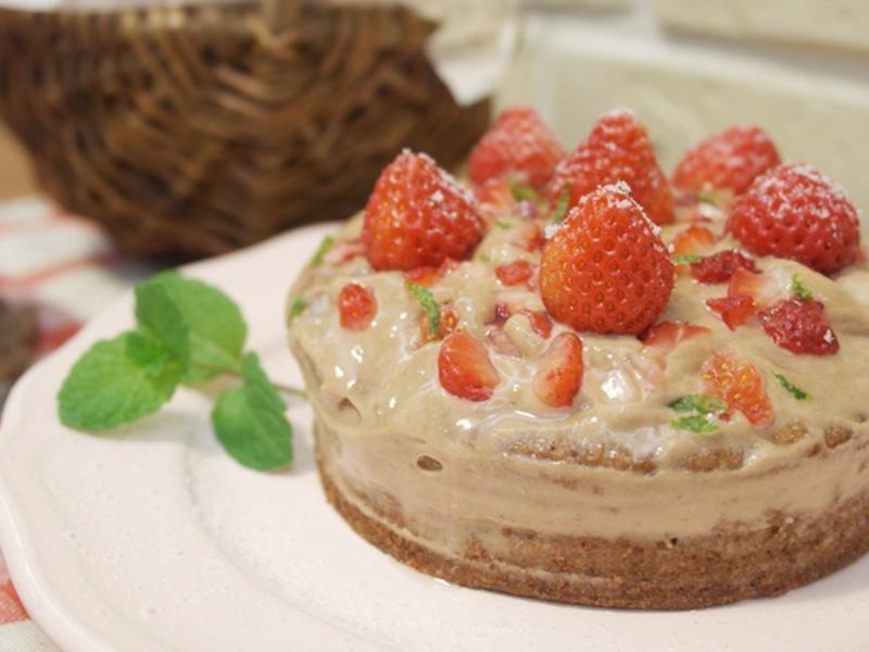 草莓巧克力蛋糕~~甜蜜品尝草莓惊喜!!的做法