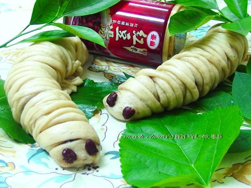 毛毛虫花卷 【泰山紫米红豆】的做法