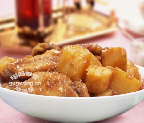 土豆焖鸡翅的做法