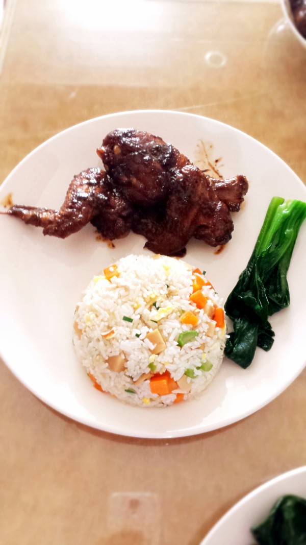 可乐肶翼炒饭的做法