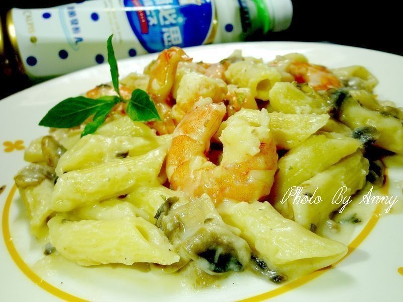 鲜虾白酱笔管面的做法