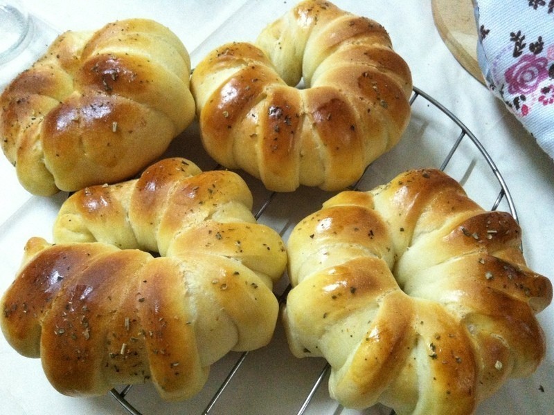 花型牛奶面包的做法