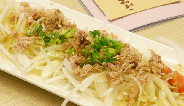 和风鲔鱼香葱沙拉(豆油伯金豆酱油)的做法