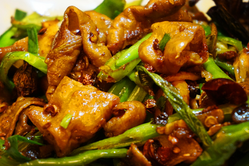 爆炒卤肥肠的做法