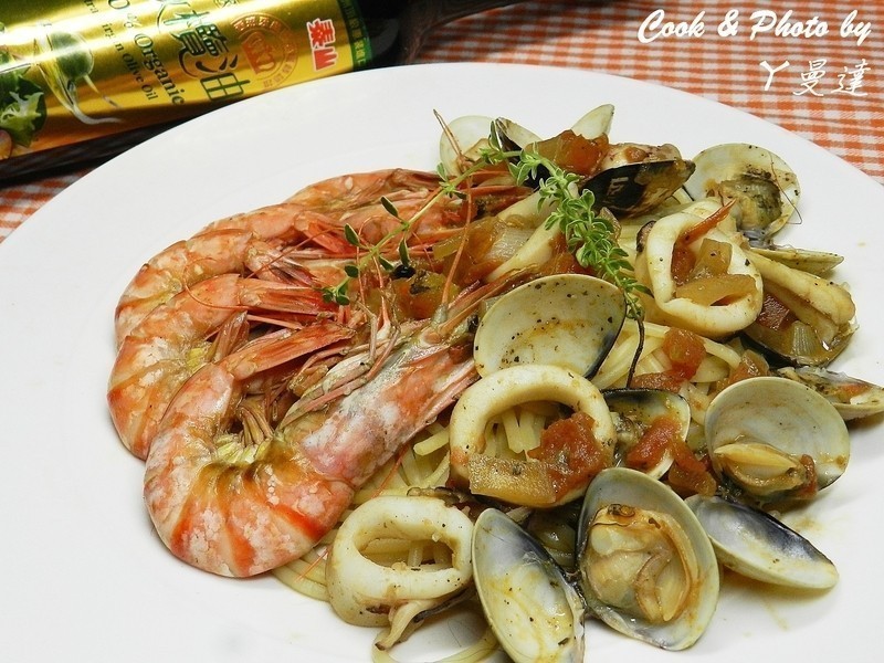 红酱海鲜义大利面的做法