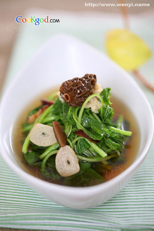 红枣羊肚菌煮苋菜的做法