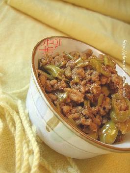 酸豆角牛肉的做法