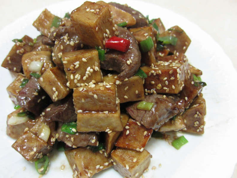 芋头牛肉粒的做法