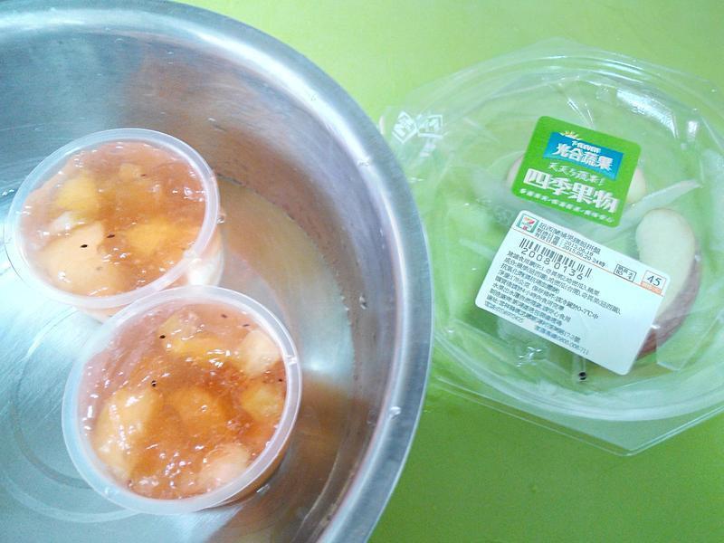 ˫ɫ�ʹ���β�ƶ�_С��������ʳ�е�����