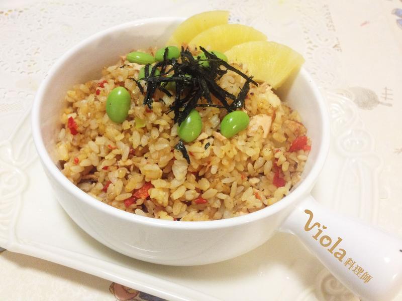 鲑鱼黄金炒饭的做法