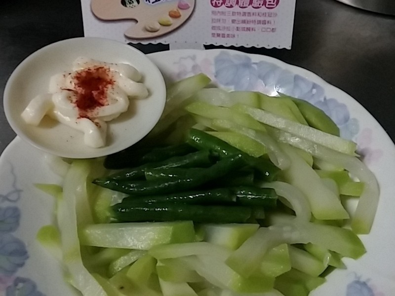 瓠瓜长豆佐西班牙沙拉(桂冠沙拉 红椒粉)的做法