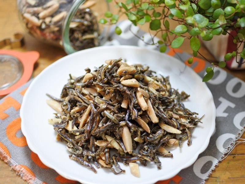 【免炸】蜜汁杏仁小鱼干的做法