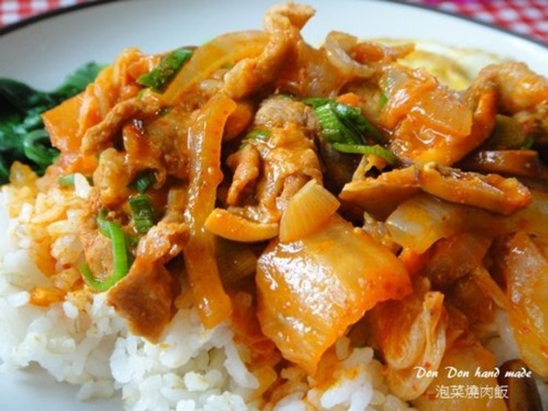 泡菜烧肉饭的做法