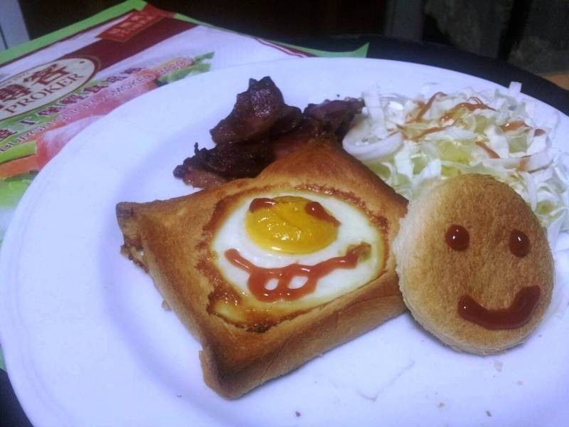 培根微笑蛋吐司的做法