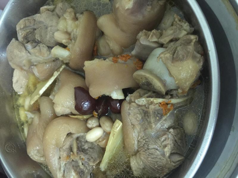 ??花生炖猪脚??的做法