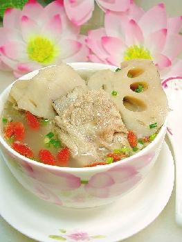 老罐煨棒骨排骨藕汤的做法