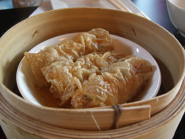 【粤式点心食谱】鲜虾蒸肠粉的做法