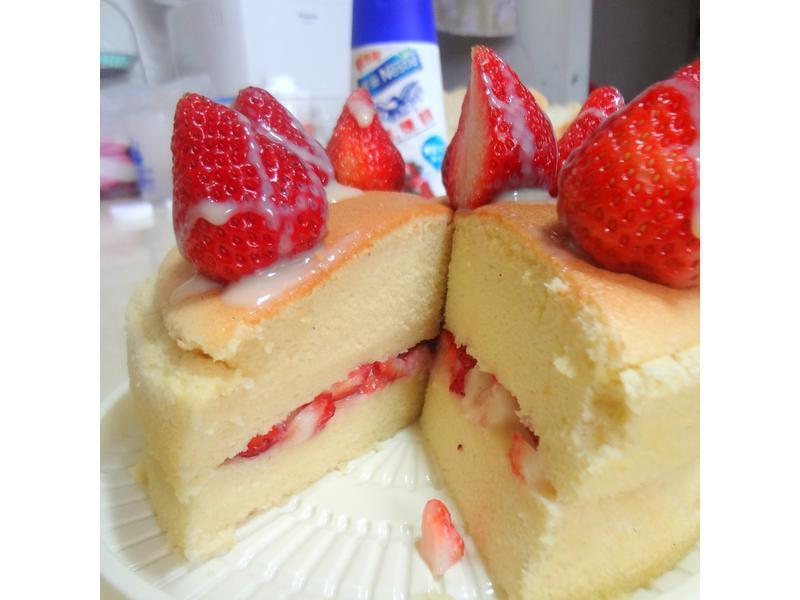 草莓炼奶绵花蛋糕-的做法