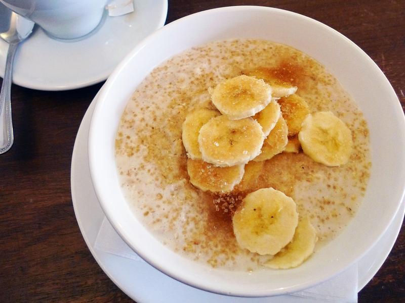 香蕉香草鲜奶麦片粥的做法