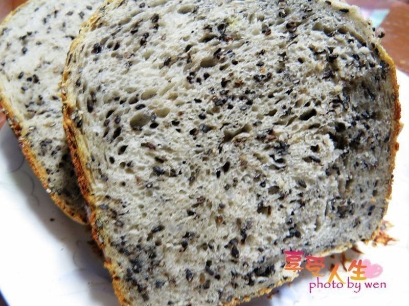 黑芝麻白饭吐司-Panasonic制面包机的做法