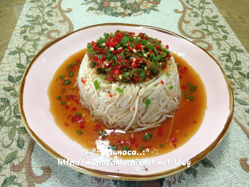 凉拌麻辣金针菇的做法