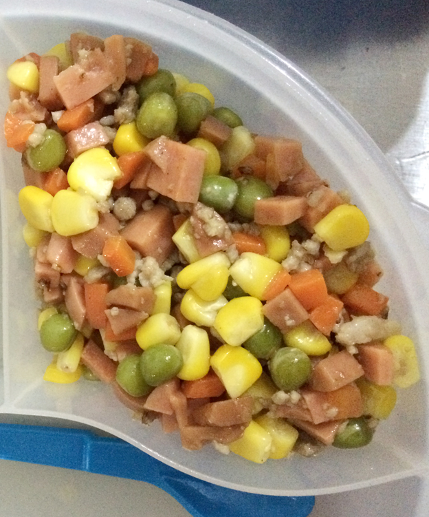 玉米火腿粒---金玉满堂家用版菜的做法