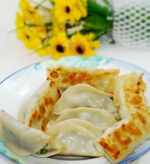 春韭鲜肉锅贴的做法