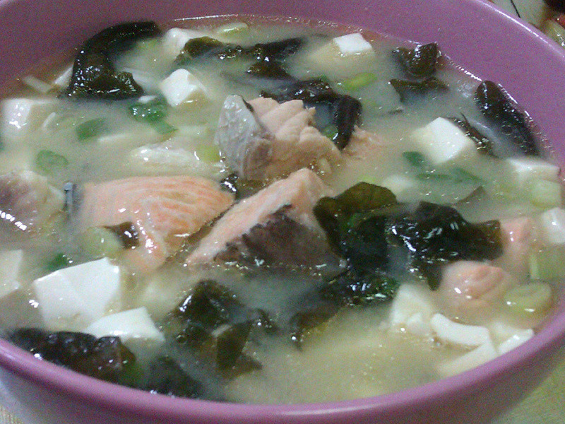 争鲜味增鲑鱼汤的做法